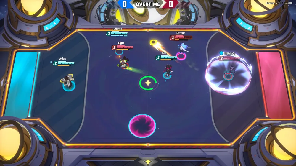 Πανοραμική άποψη γηπέδου στο Omega Strikers με τέσσερις χαρακτήρες σε ισοπαλία 0-0 κατά τη διάρκεια overtime.
